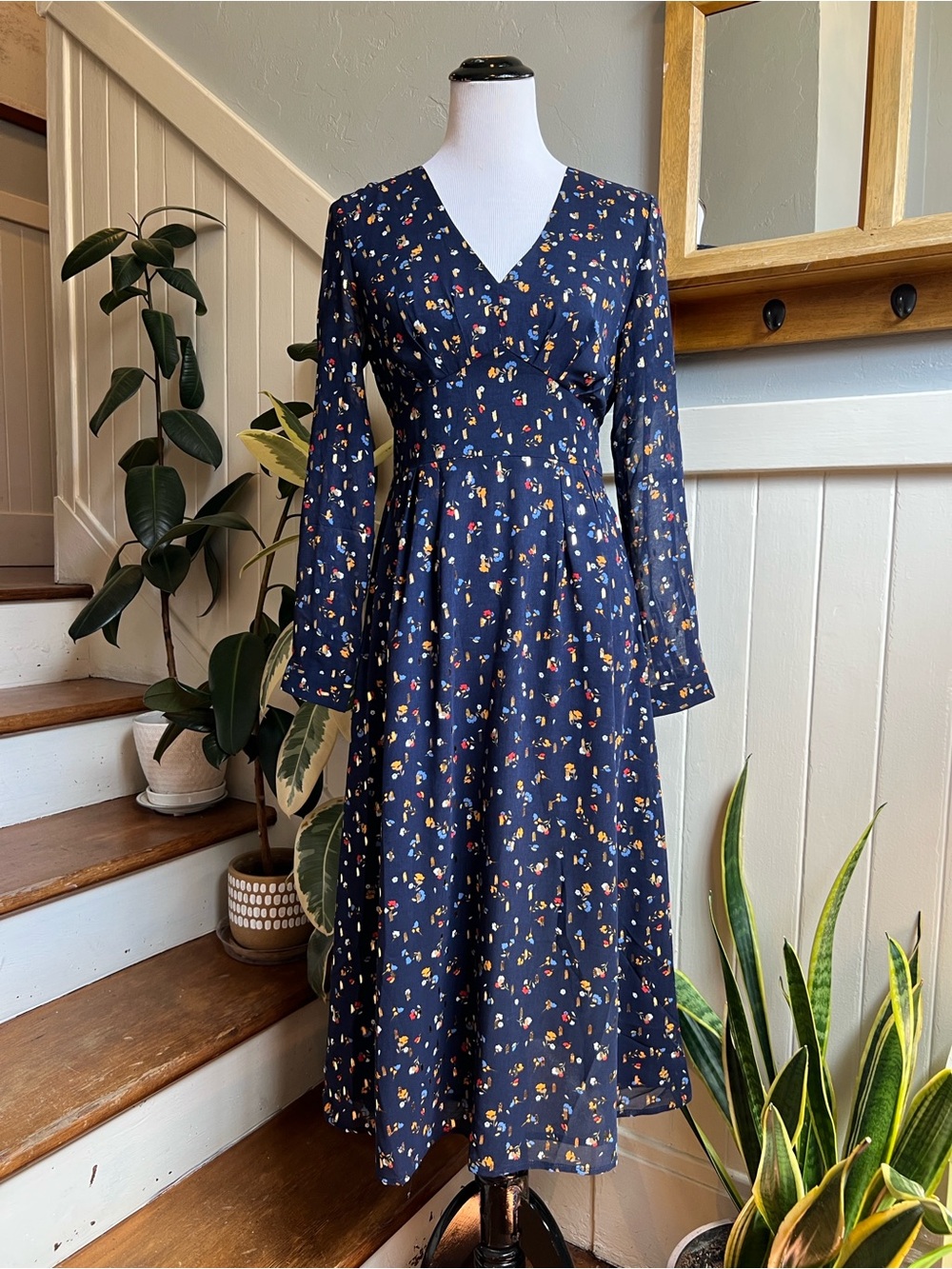 The Korner Navy Floral Long Sleeve V-Neck Midi Dress Size S NWT